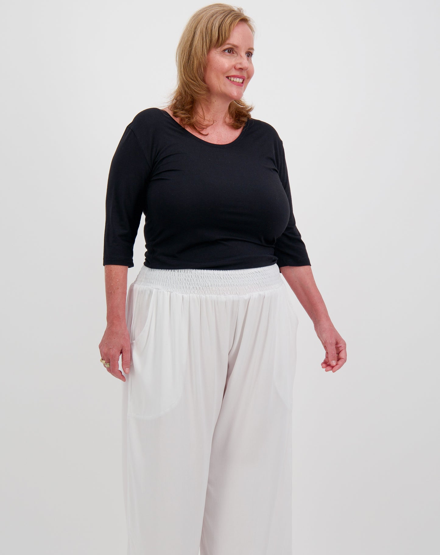 Scoop Tee In Black Modal