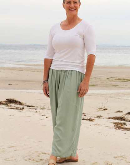 scoop tee on woman at beach with resort pants side view 