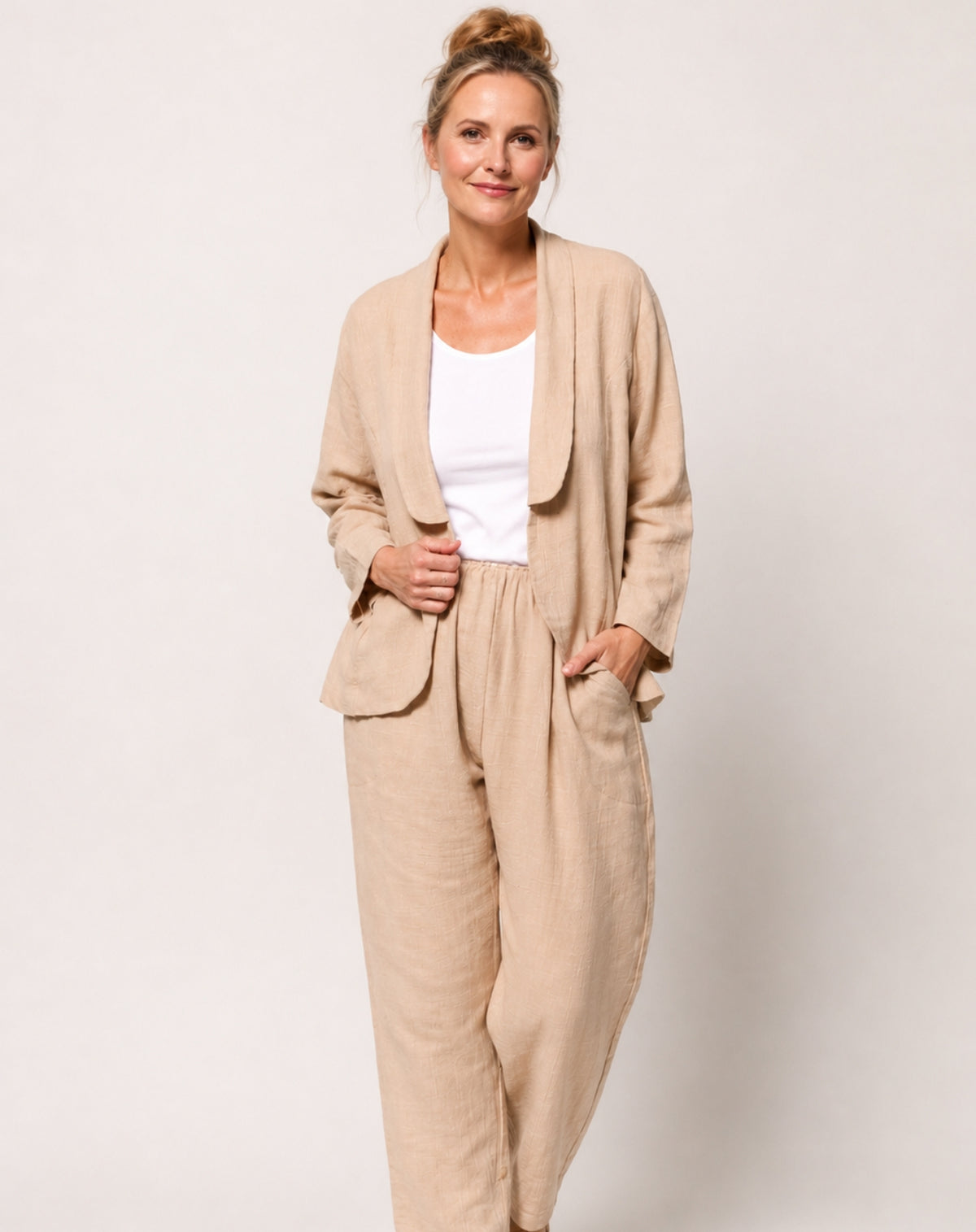 size 10 model wearing natural cotton linen blazer and slip on comfort pant by miss seafari