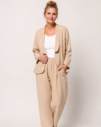 size 10 model wearing natural cotton linen blazer and slip on comfort pant by miss seafari
